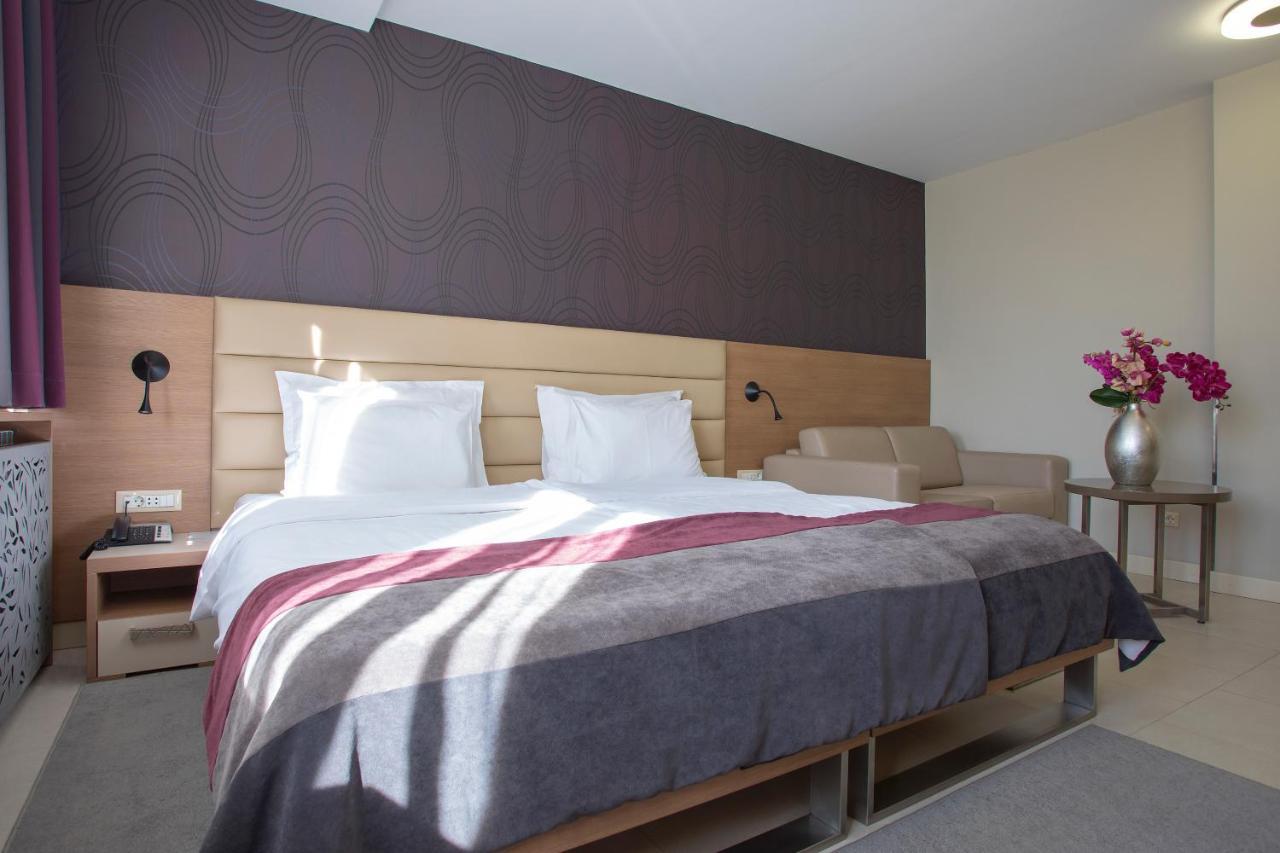 Srbija Garden-free Parking 4* Белград