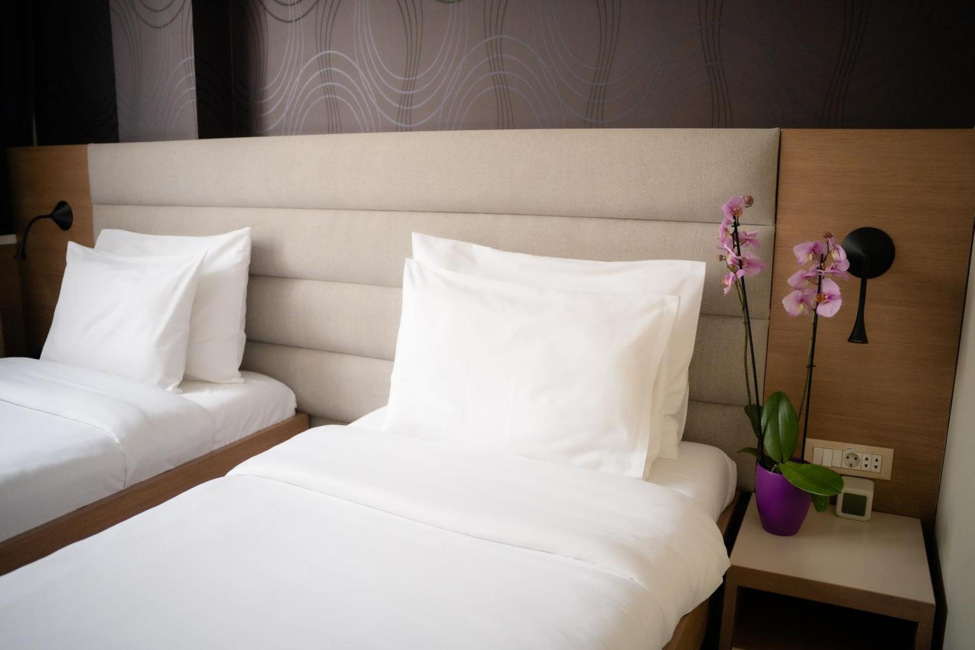 Srbija Garden-free Parking 4* Белград